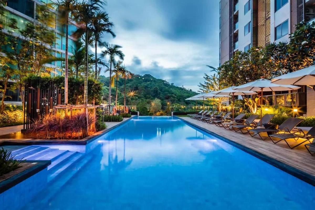 Apartment Large High Floor, Pool Great Location Pattaya