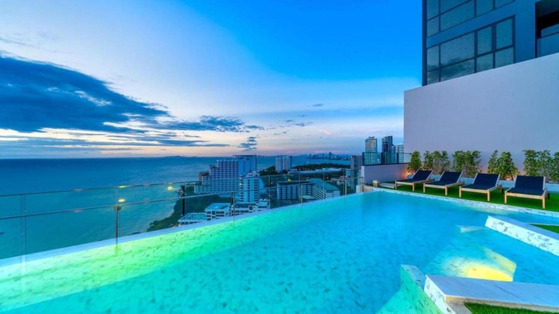 Apartment Sea View Great Location Front Pattaya