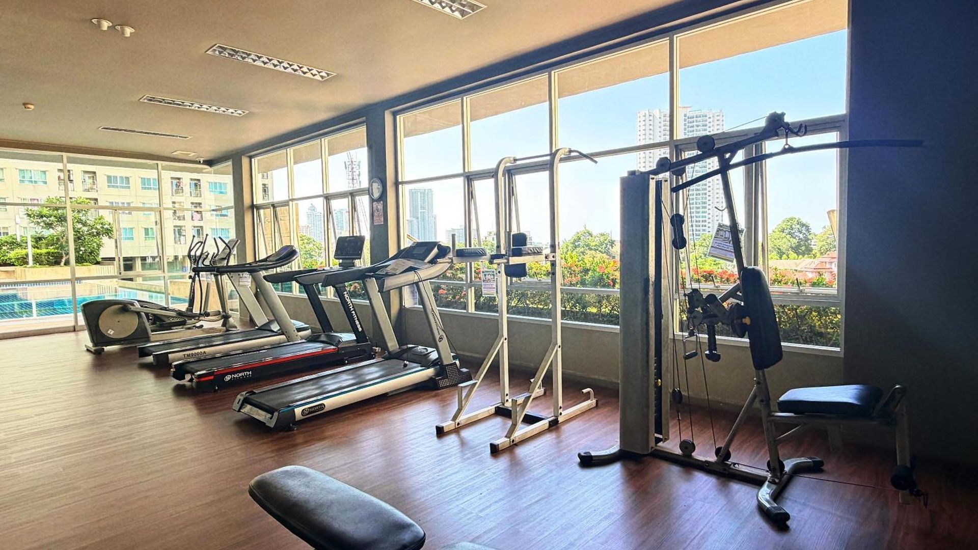 Apartment 市中心豪华海景落日公寓 高端泰式柚木家具 近terminal 21 Wongamat海滩