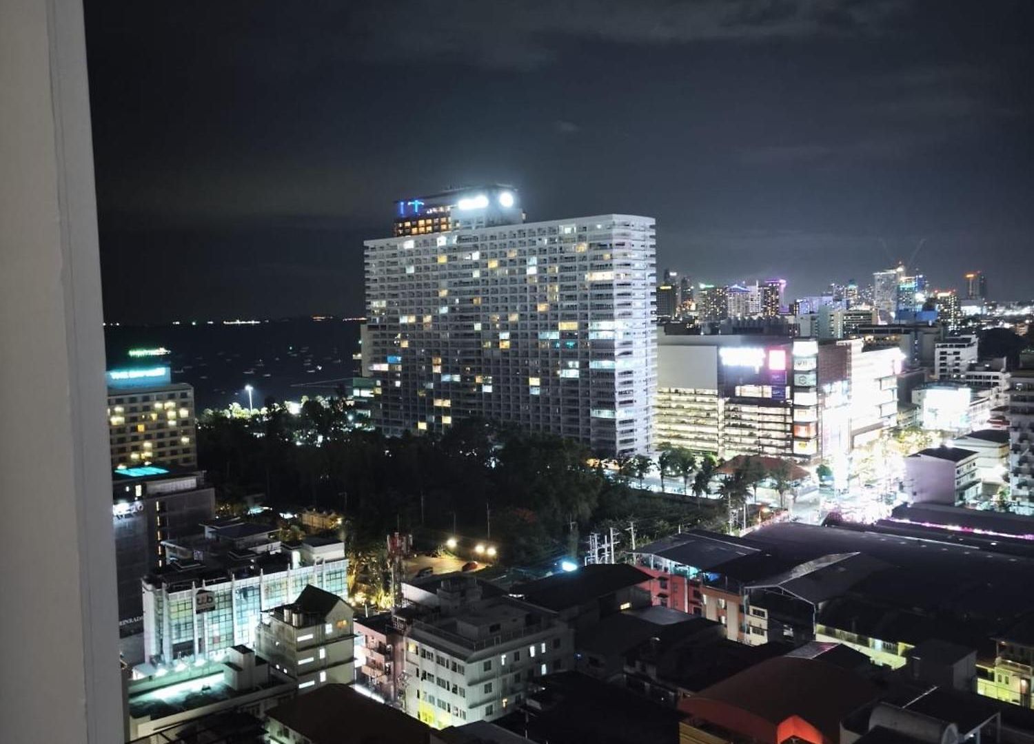 The Base Sea View 18 *