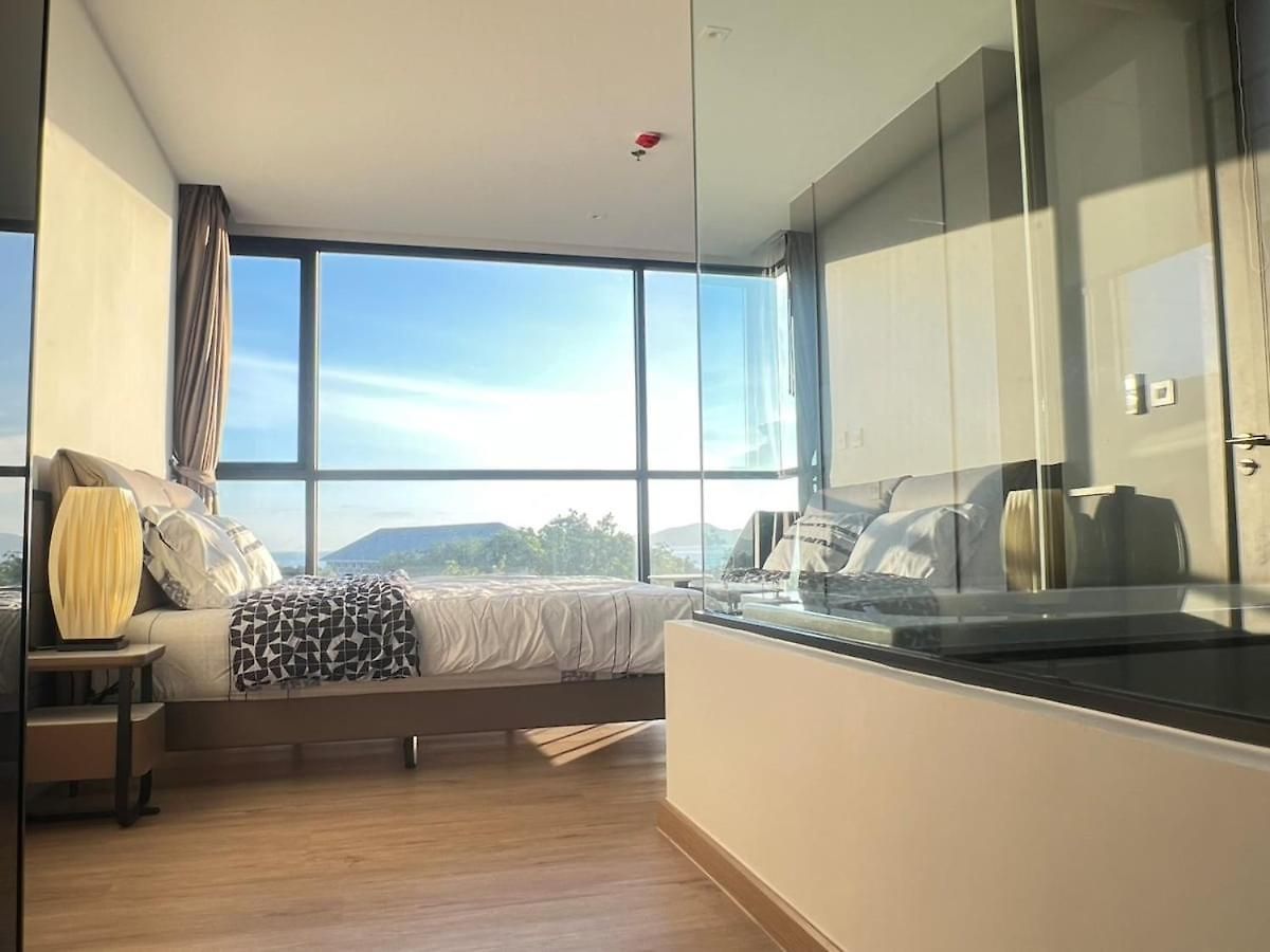 2 Bed Rare Unit With Bath Tub Sea View Apartment Pattaya