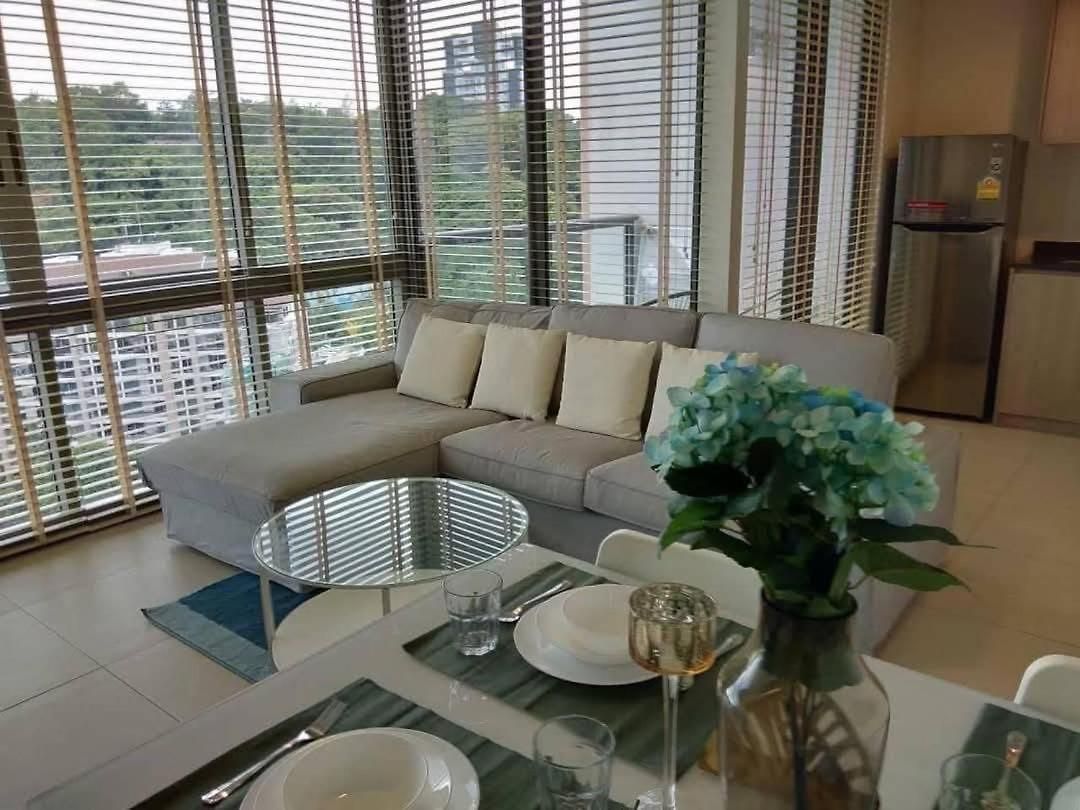 Large High Floor, Pool Great Location