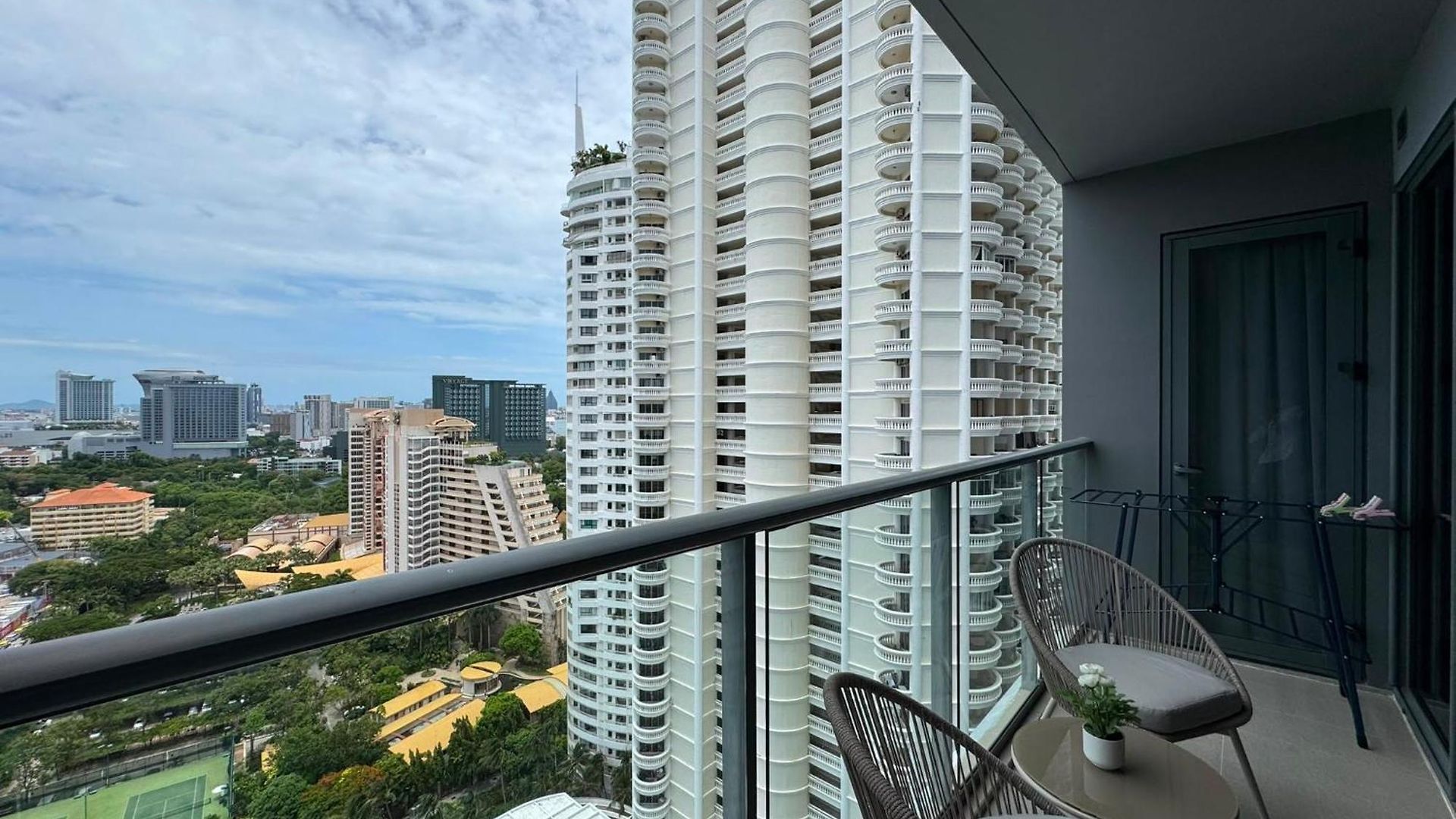 Apartment Zire Wongamat