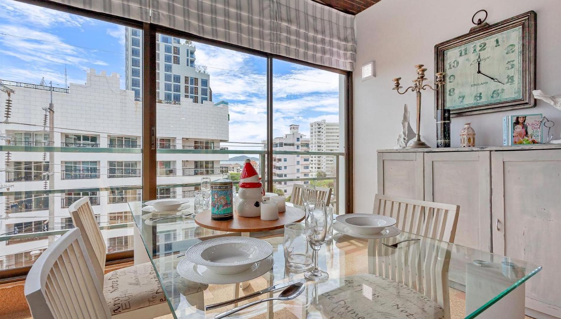 Pratumnak Hill Penthouse 2br Sea View