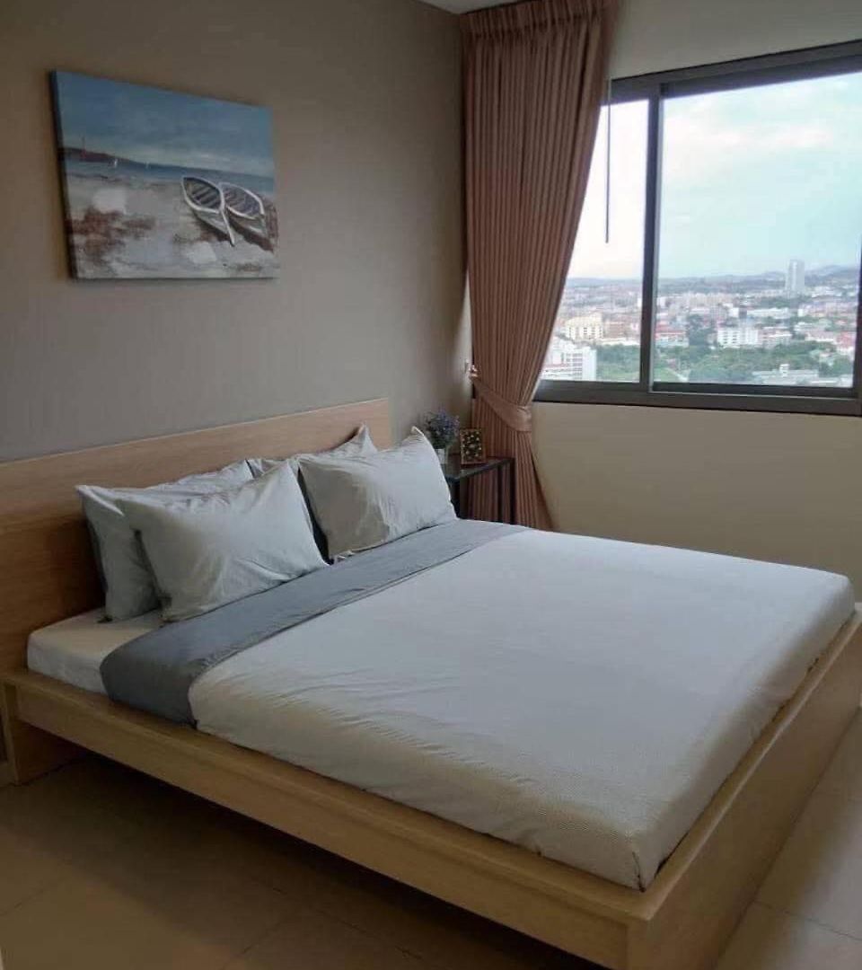 Apartment Large High Floor, Pool Great Location