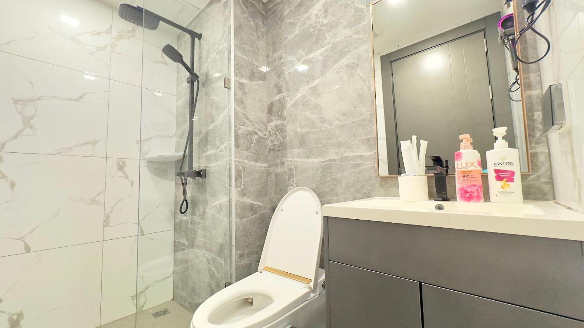 Arcadia Millennium Tower Apartment Pattaya