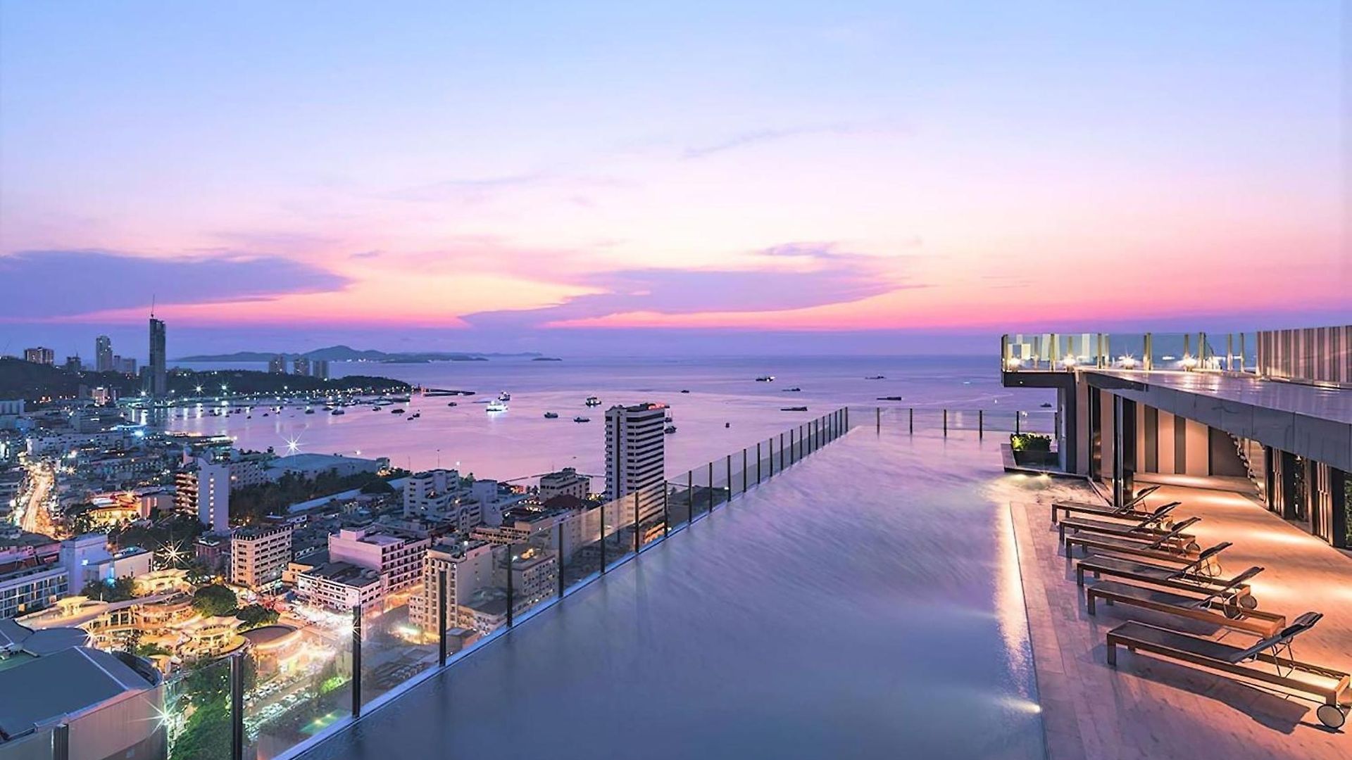 Sea View 2 Bed Excellent Location Apartment