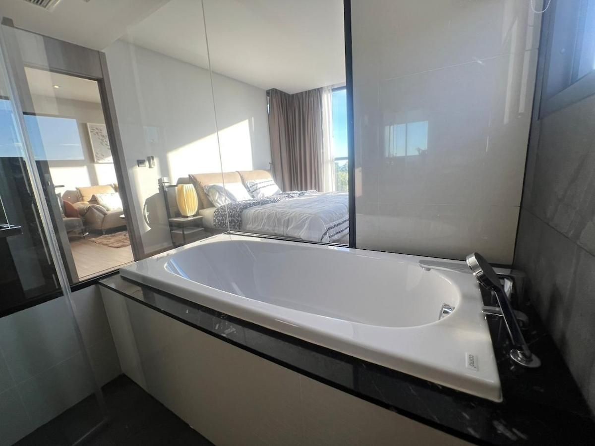 2 Bed Rare Unit With Bath Tub Sea View Apartment