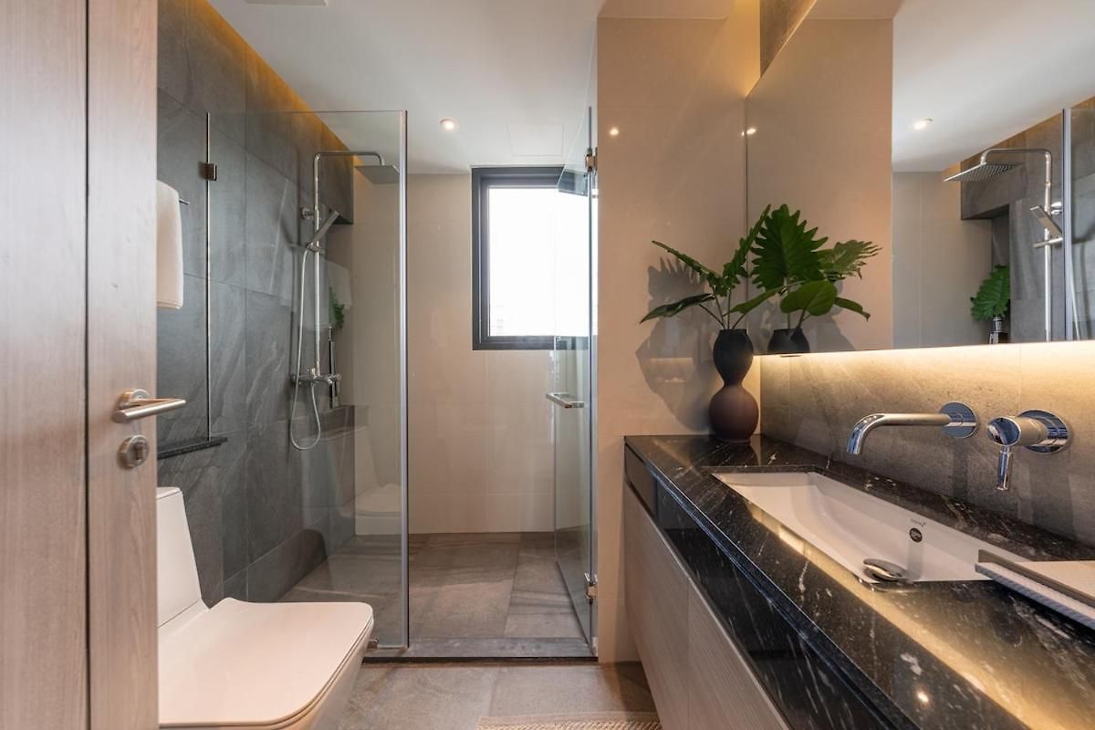 2 Bed Rare Unit With Bath Tub Sea View Apartment