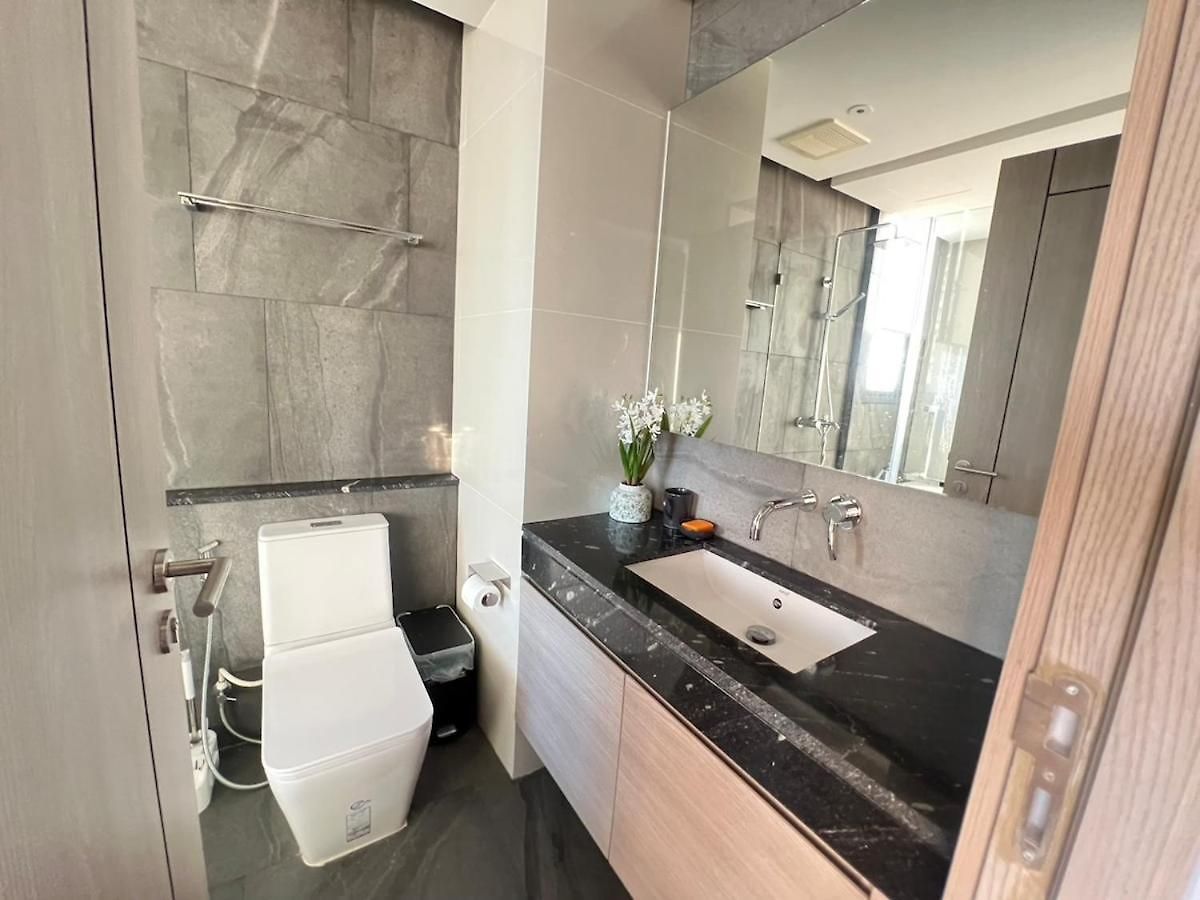 2 Bed Rare Unit With Bath Tub Sea View *