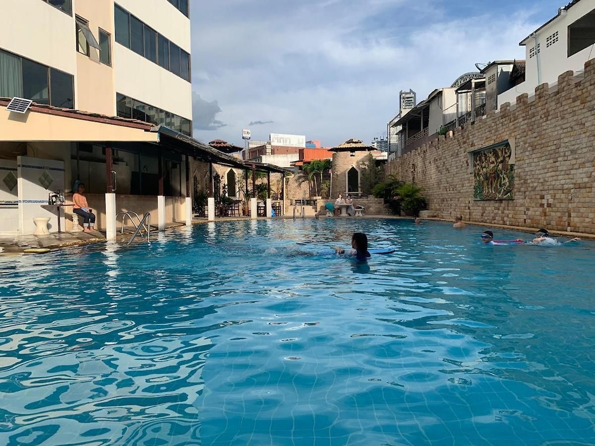 Tai Center 2 Pattaya