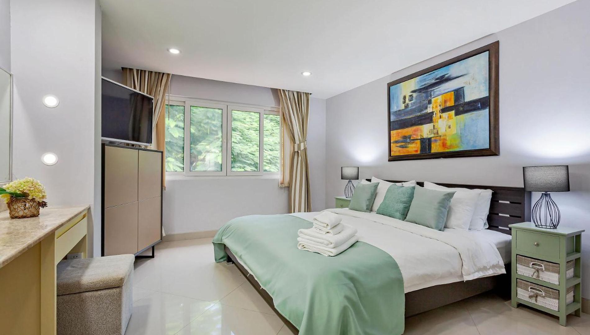 Pratumnak Hill Penthouse 2br Sea View Apartment *