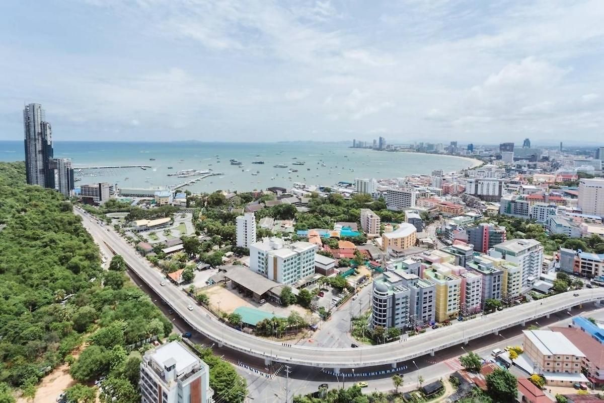 2 Bedroom High Floor Sea View Unit *