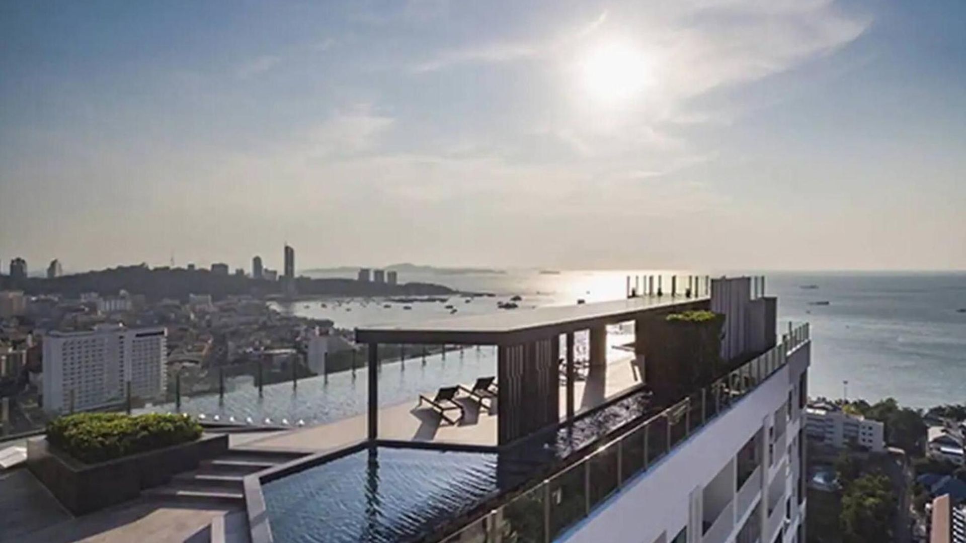 I Near The I Pool Apartment Pattaya