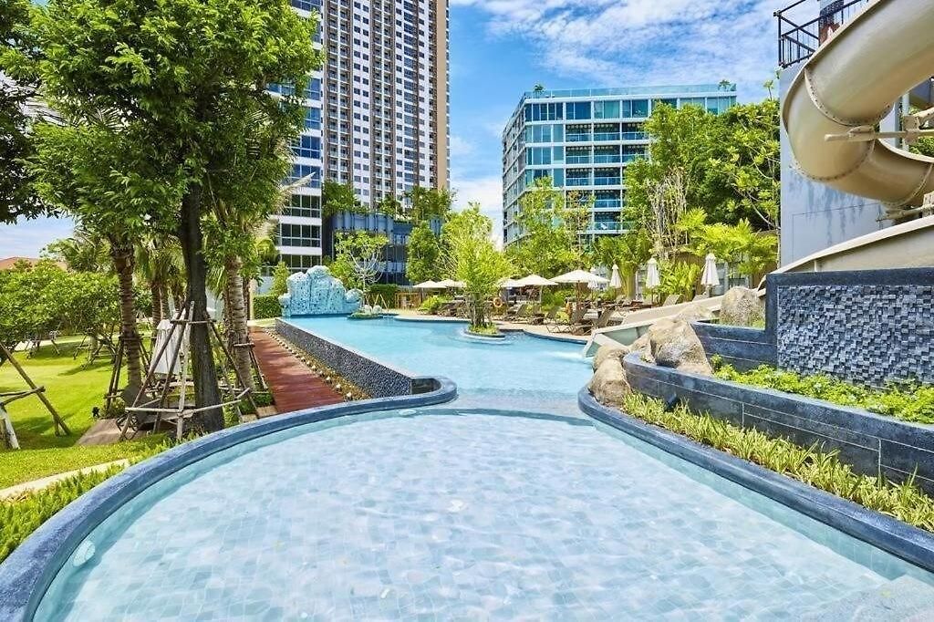 2 Bedroom High Floor Sea View Unit * Pattaya