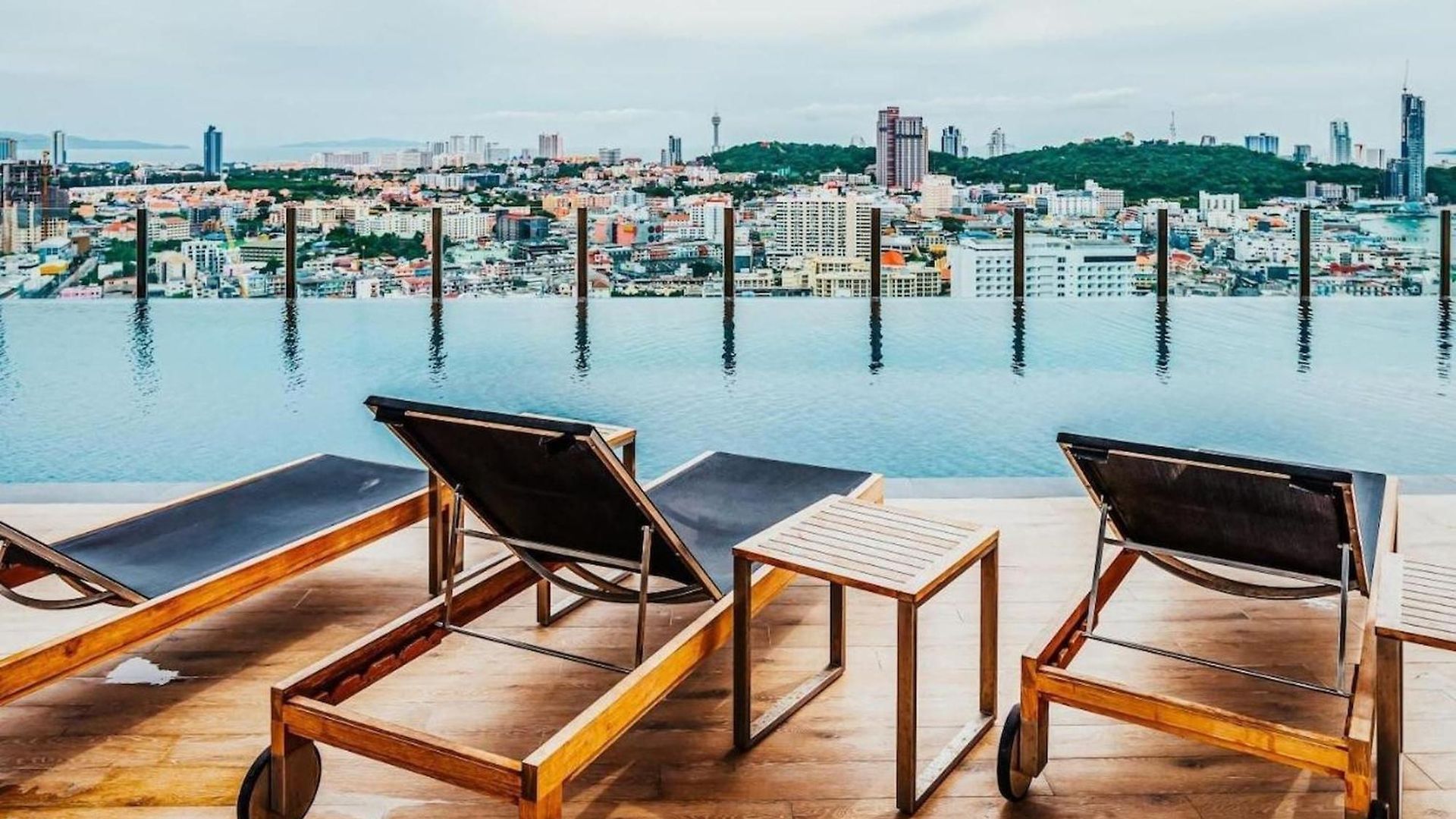 Sea View 2 Bed Excellent Location Apartment *