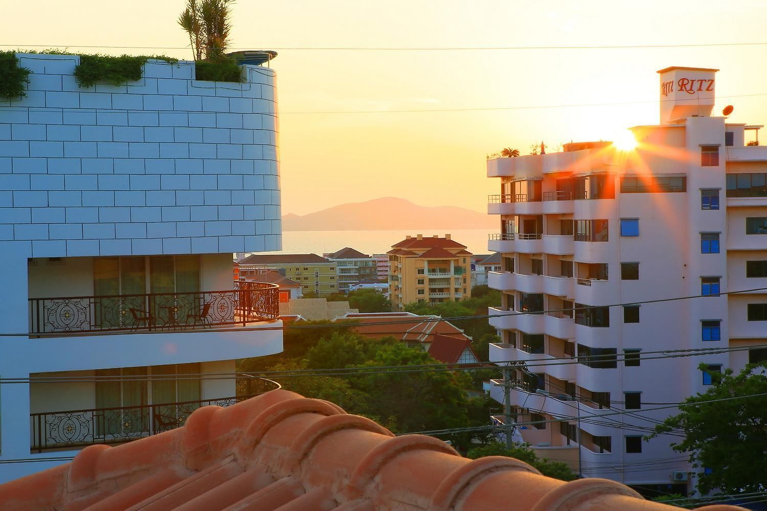 Pratumnak Hill Penthouse 2br Sea View * Pattaya