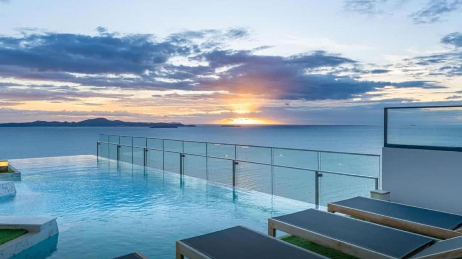 Apartment Sea View Great Location Front Pattaya