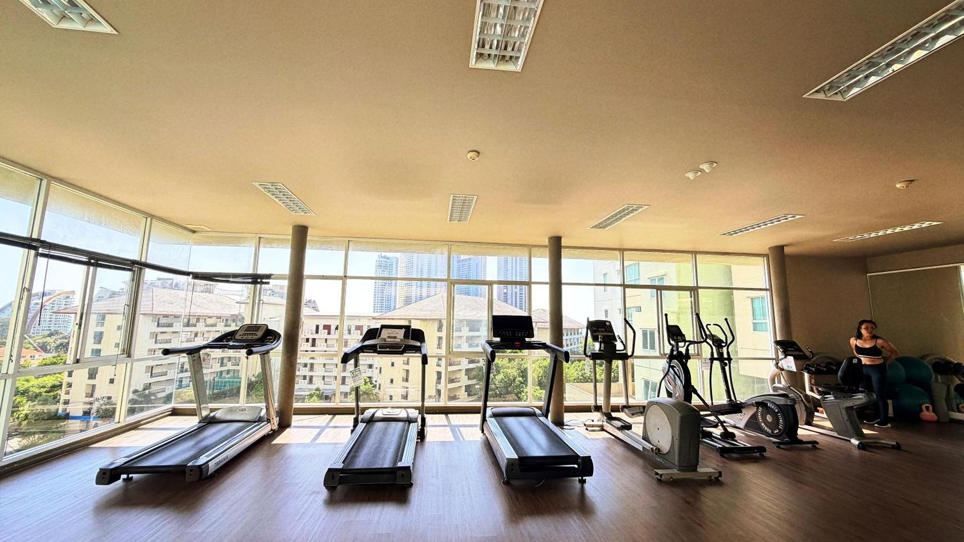 Apartment 市中心豪华海景落日公寓 高端泰式柚木家具 近terminal 21 Wongamat海滩 Pattaya