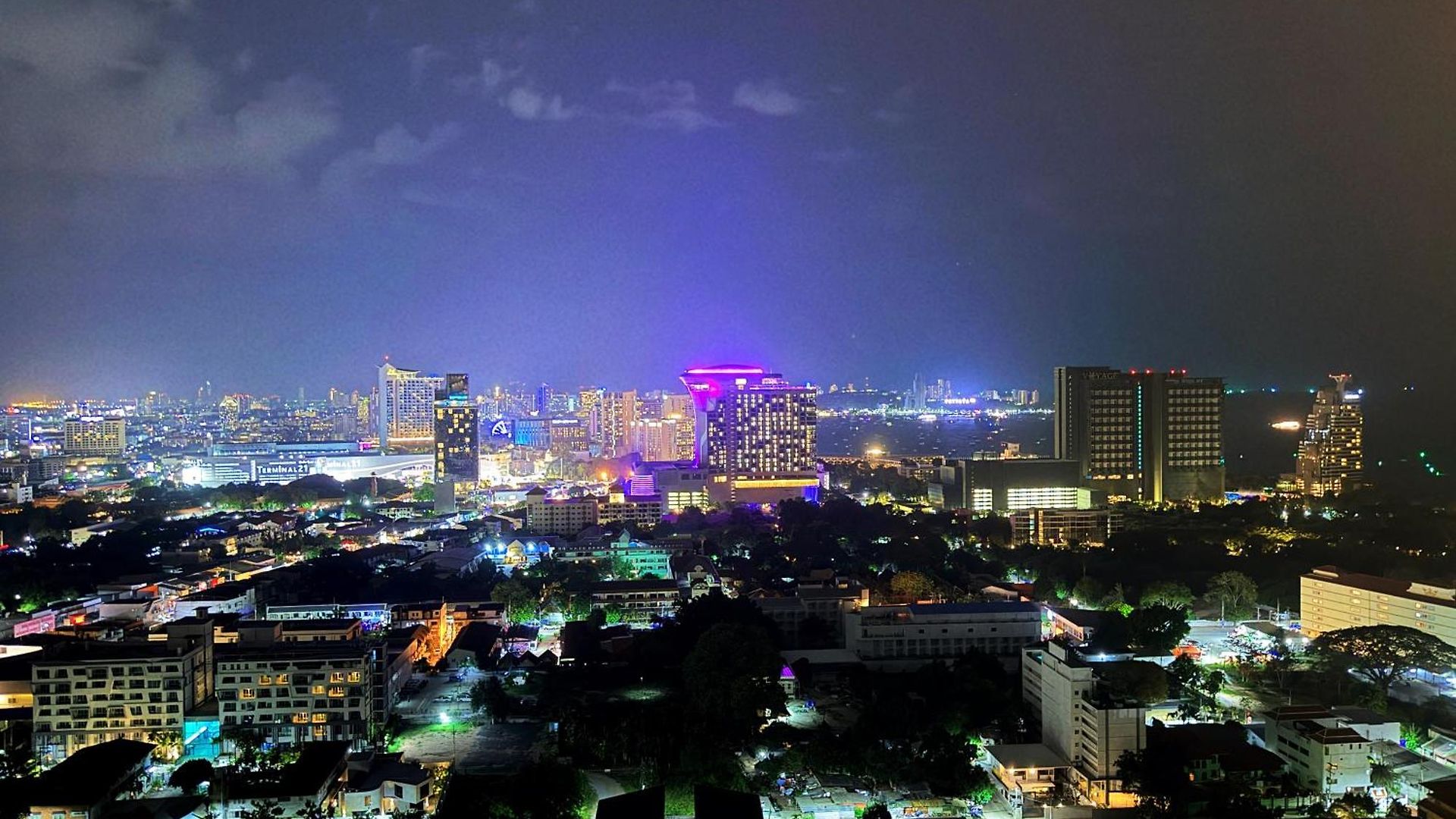 市中心豪华海景落日公寓 高端泰式柚木家具 近terminal 21 Wongamat海滩 Pattaya