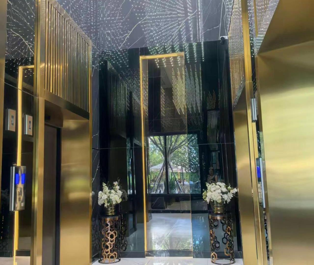 市中心高端公寓arcadia Millennium Tower *