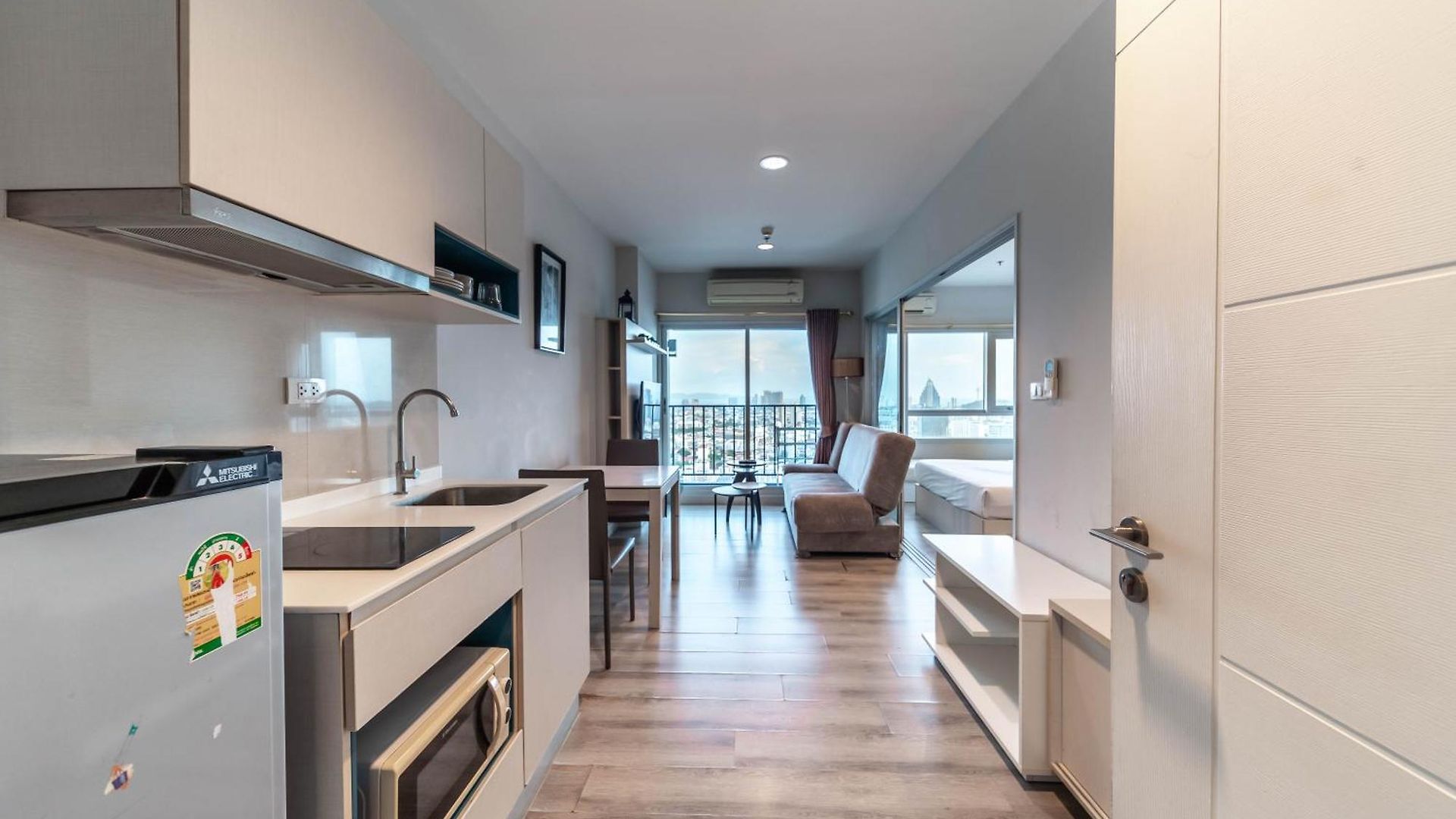 Apartment Muxa 市中心海景公寓 无边泳池近海滩 Pattaya