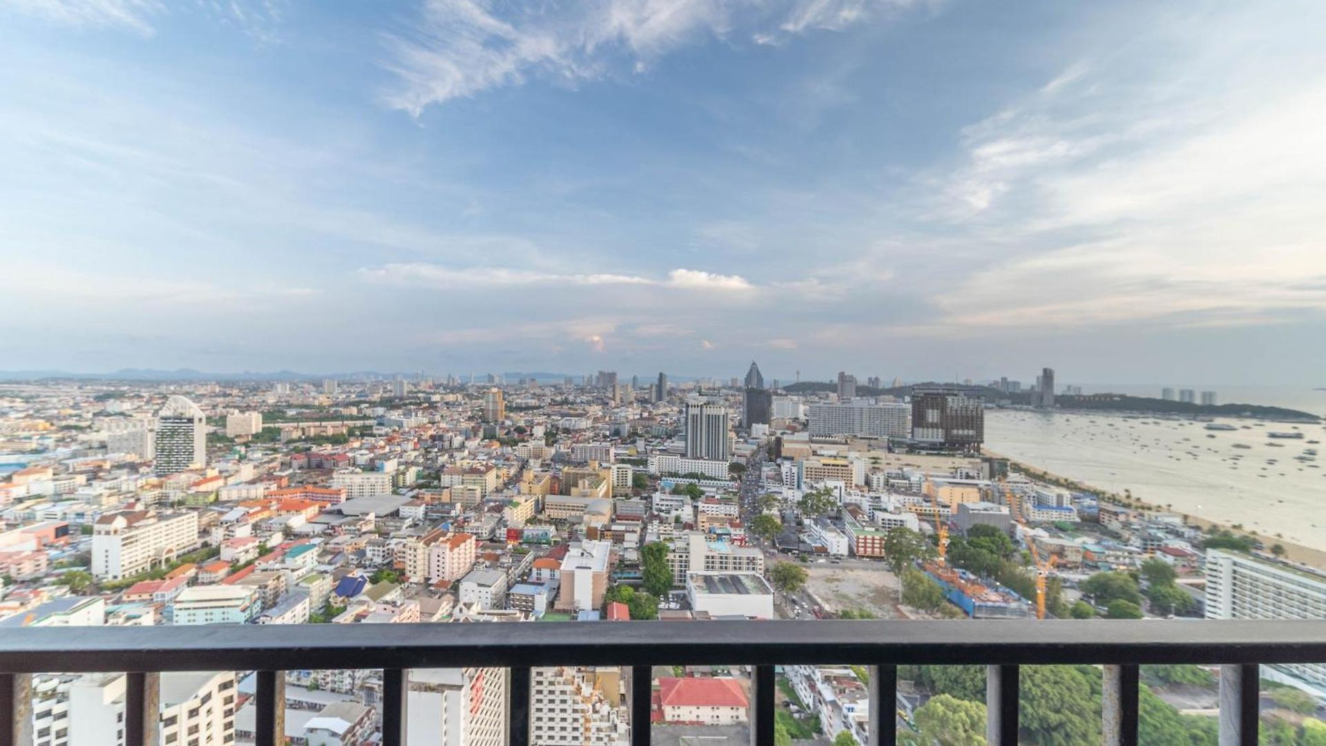 Apartment Muxa 市中心海景公寓 无边泳池近海滩 Pattaya
