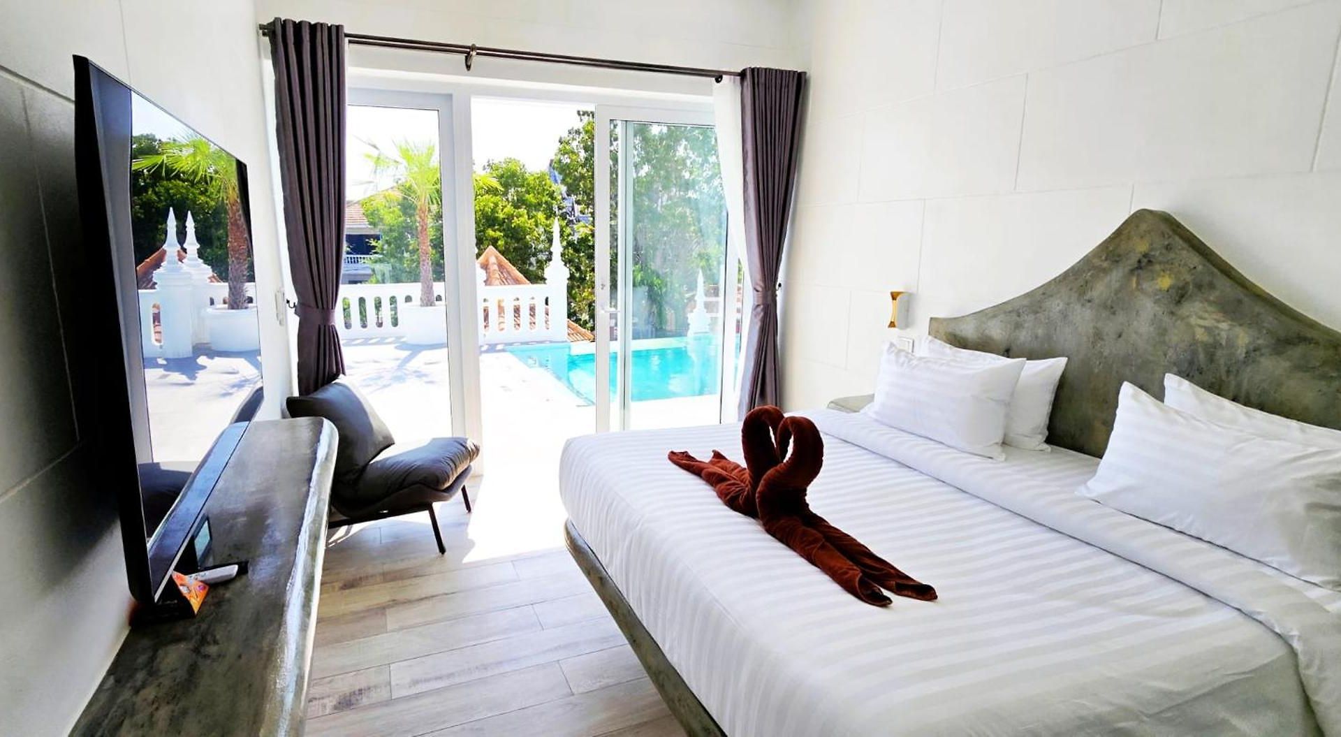 Land - Only Live Once Hotel 5*