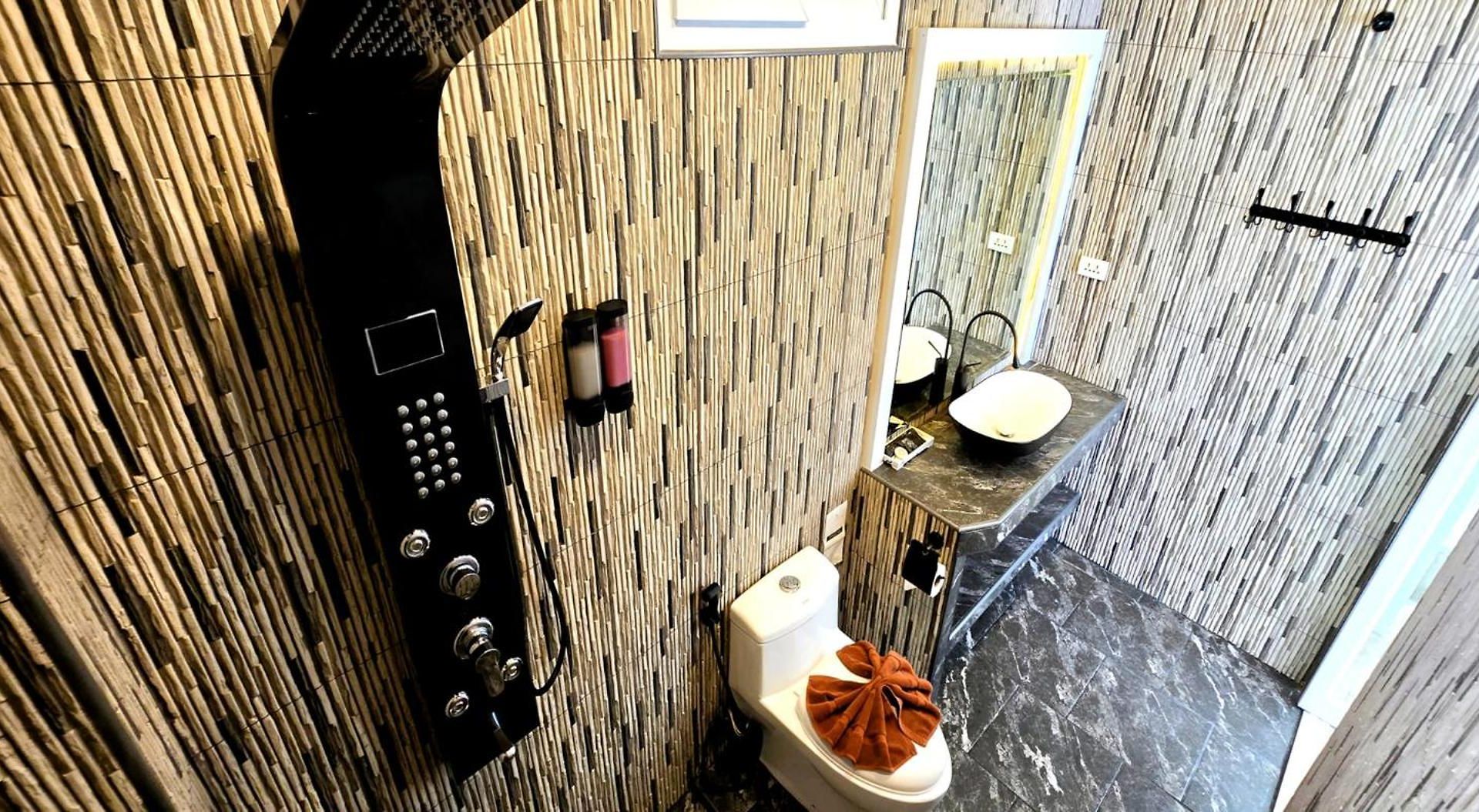 Land - Only Live Once Hotel 5*