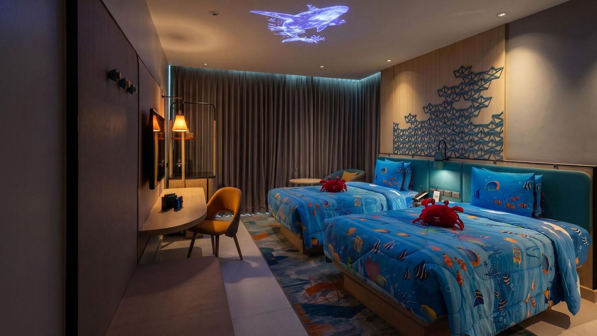 By Ihg Hotel 5*