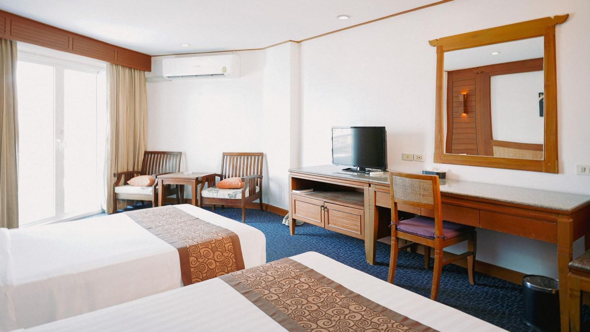 โรงแรม รายัล ทวินส์ พาเลซ 4*