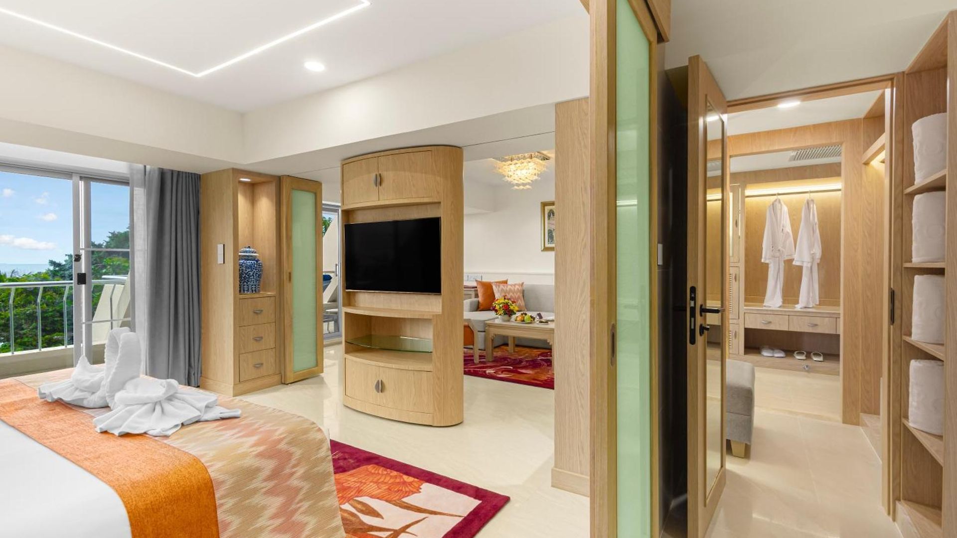 Royal Wing & โรงแรม