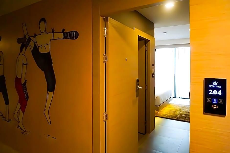 Glow Hotel 4*