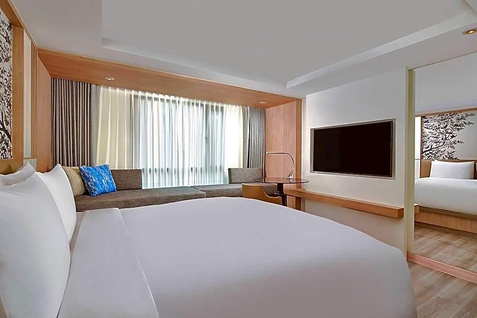 Courtyard By Marriott North Hotel