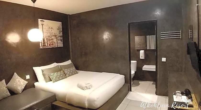 โรงแรม At Koh Larn Pattaya