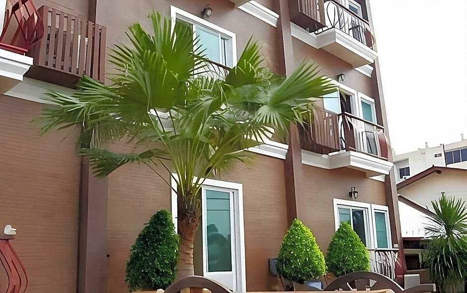โรงแรม The Red Balcony Pattaya