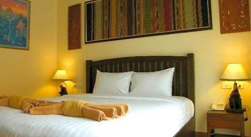 โรงแรม The Red Balcony