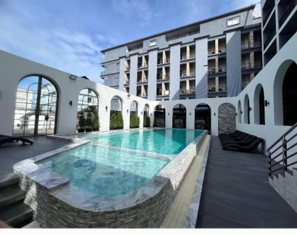 Hotel Embryo 4*