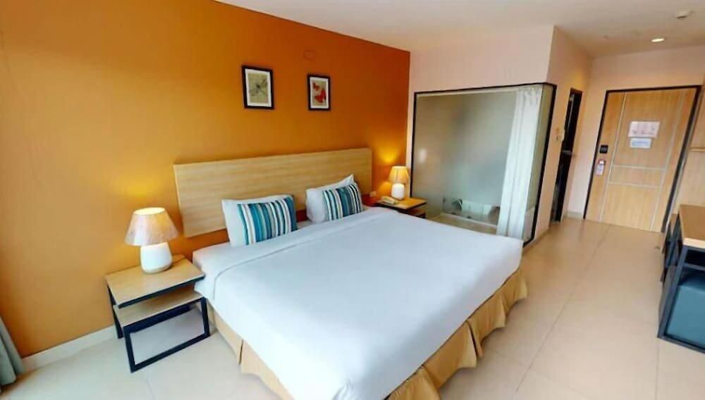 Vogue Hotel 4*