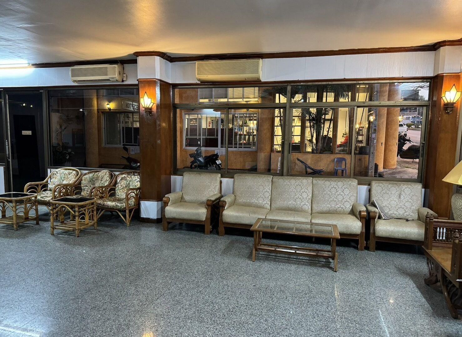Mr.mac's Place Hotel