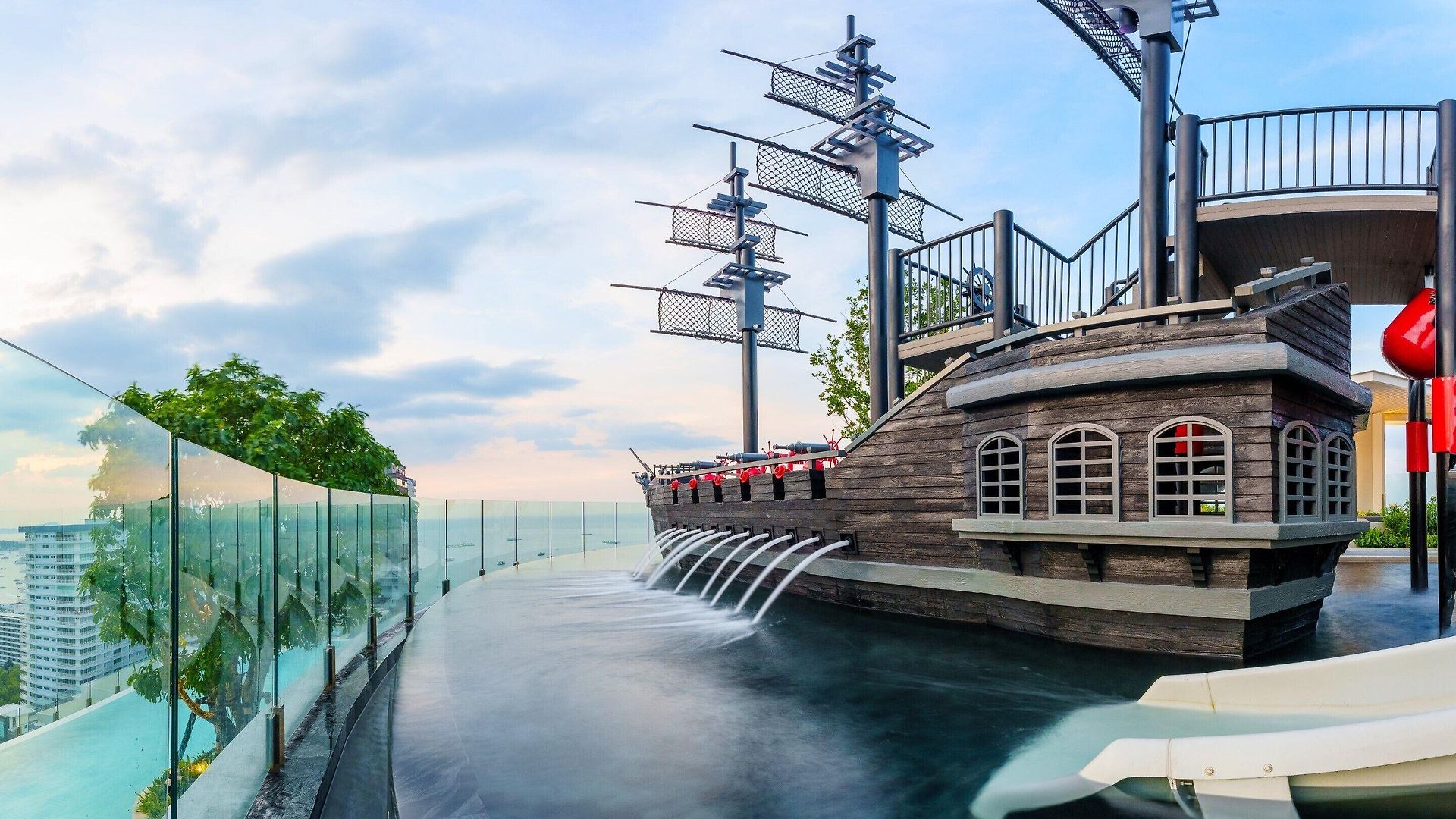 โรงแรม Somerset 5*