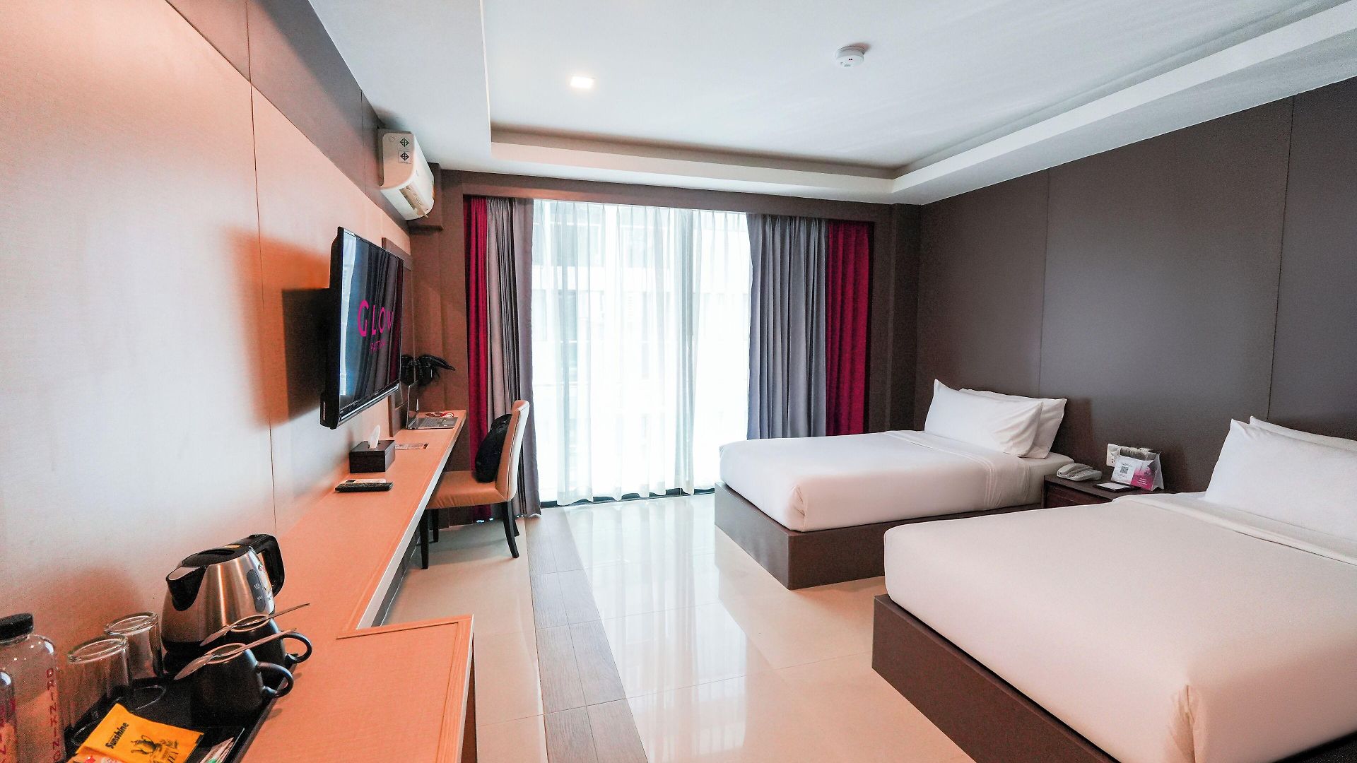 โรงแรม Glow