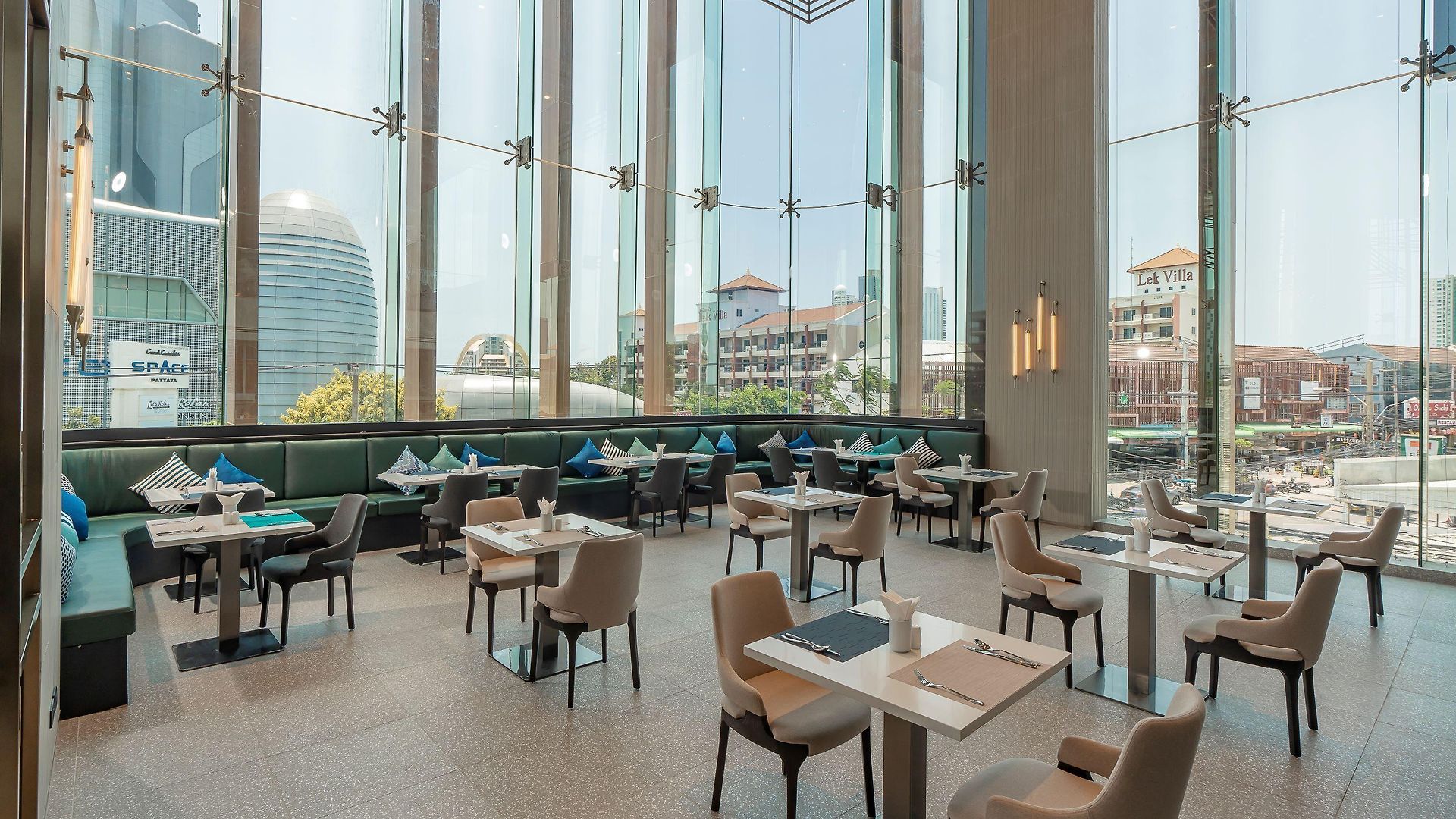 โรงแรม Akara