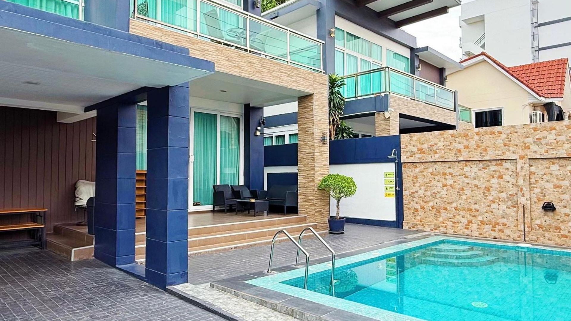 Kw Pool Villa *