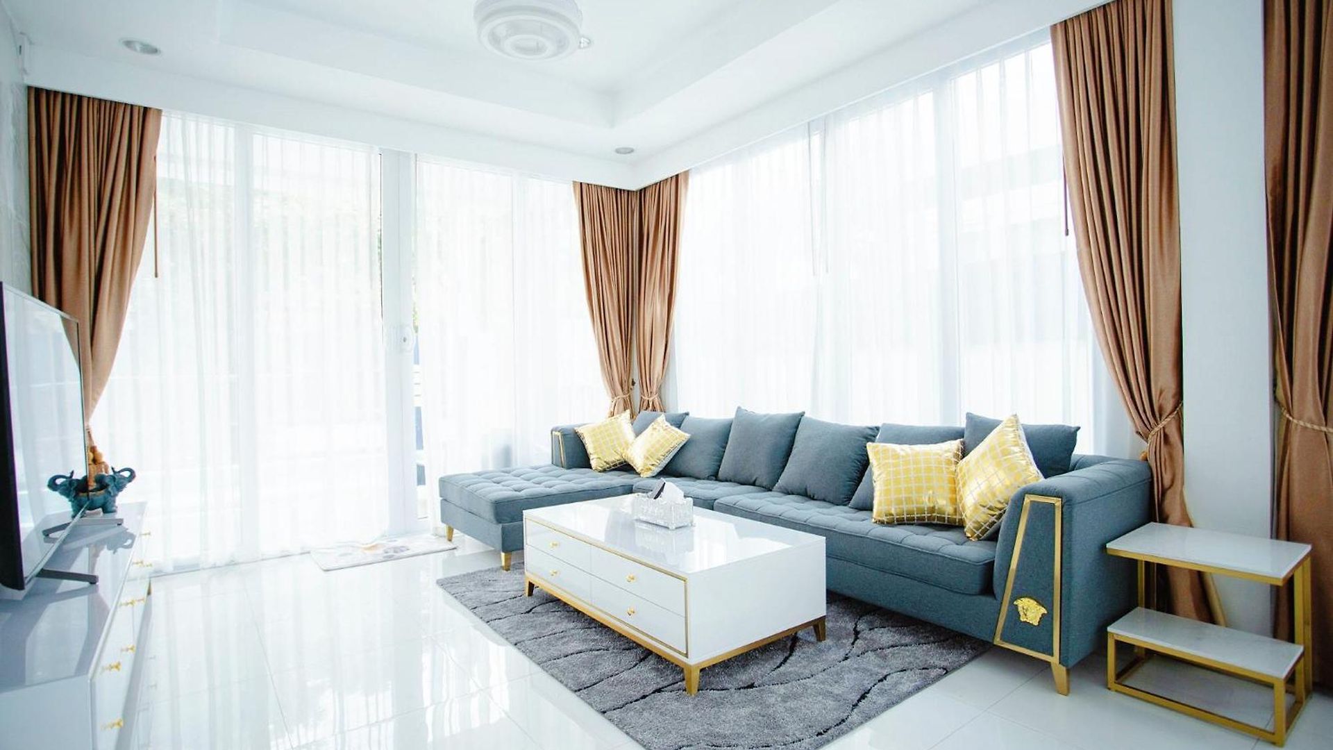 Kw Pool Villa *