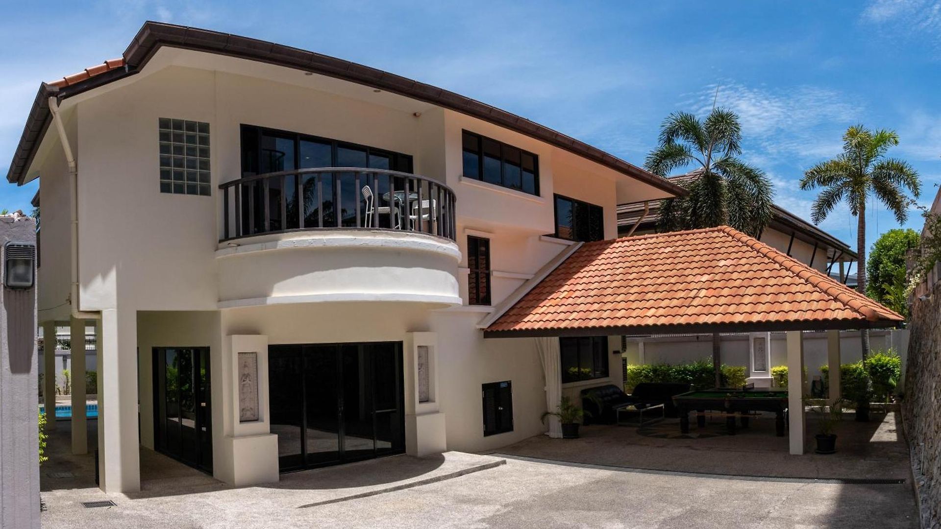 Villa Luxury Pool 4 Bedroom 900m 1.5 Km Downtown Pattaya