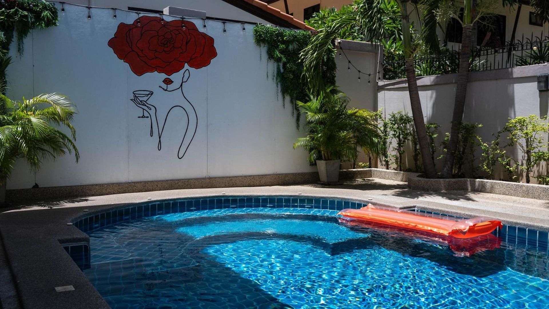Luxury Pool 4 Bedroom 900m 1.5 Km Downtown