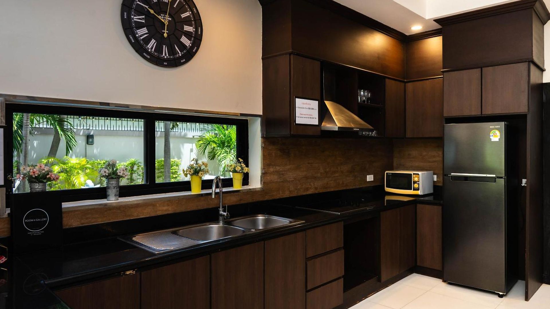 Villa Luxury Pool 4 Bedroom 900m 1.5 Km Downtown *