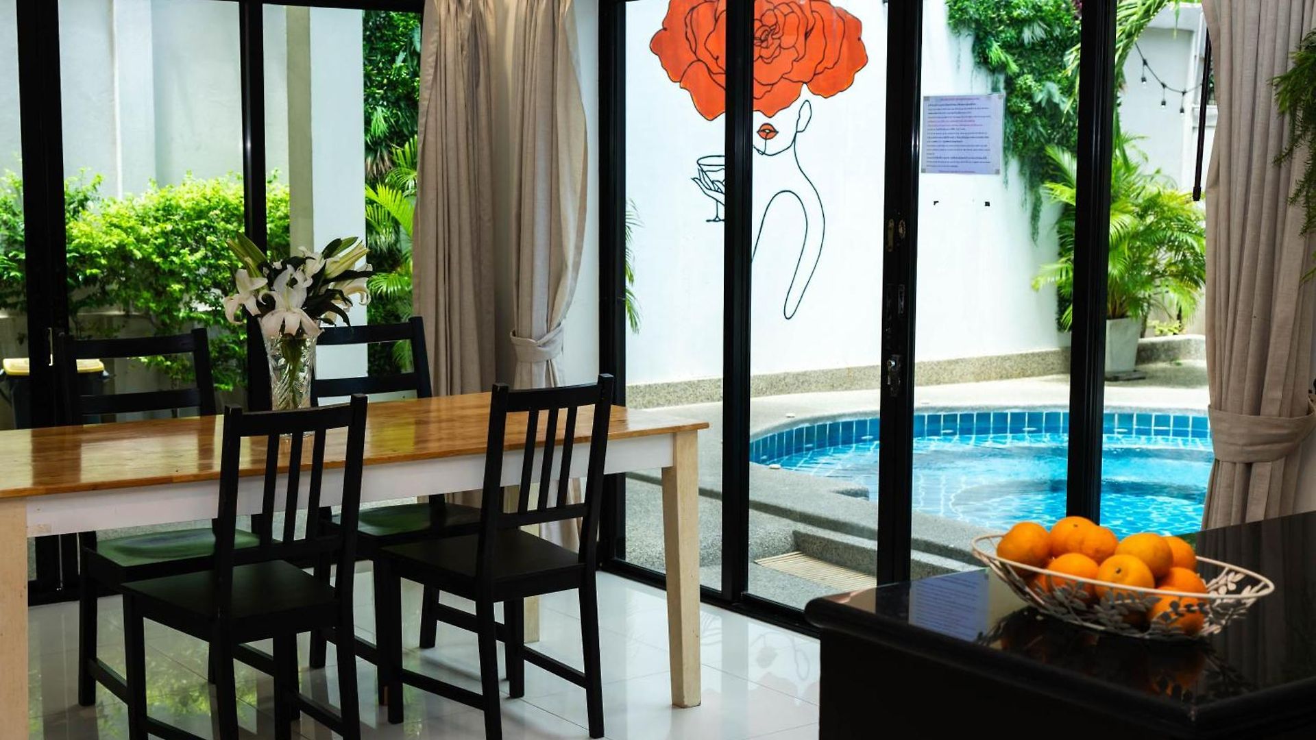 Luxury Pool 4 Bedroom 900m 1.5 Km Downtown Villa Pattaya