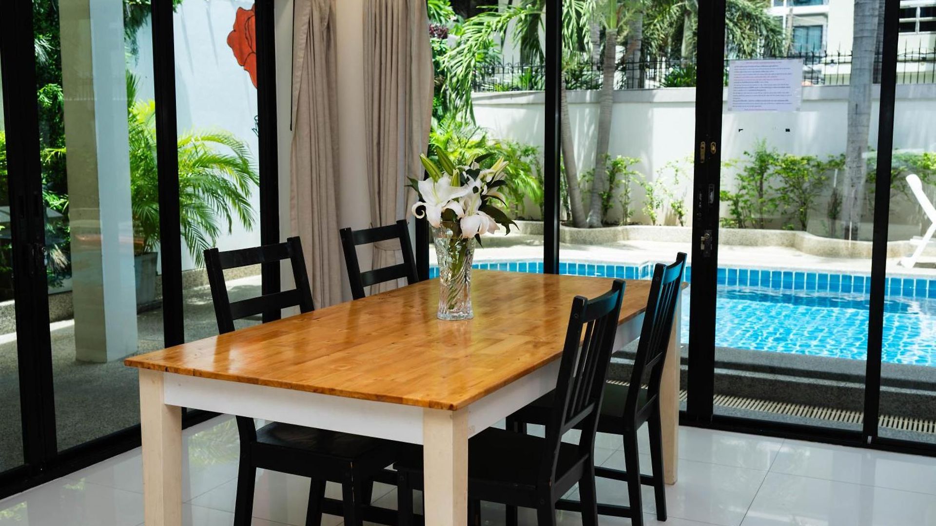 Villa Luxury Pool 4 Bedroom 900m 1.5 Km Downtown Pattaya